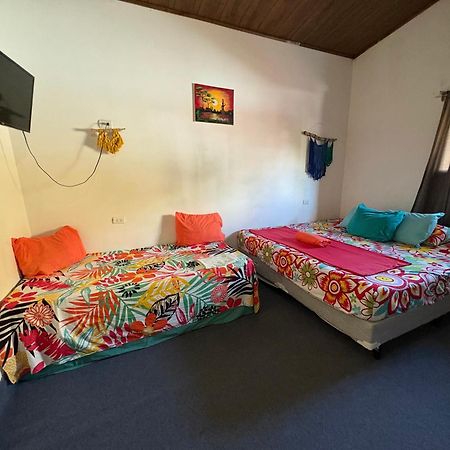 Cheap Hostel Quepos Buitenkant foto