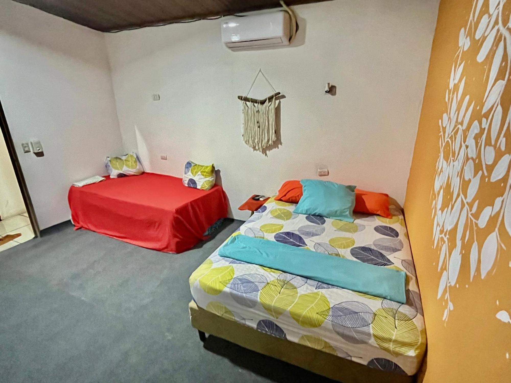 Cheap Hostel Quepos Buitenkant foto