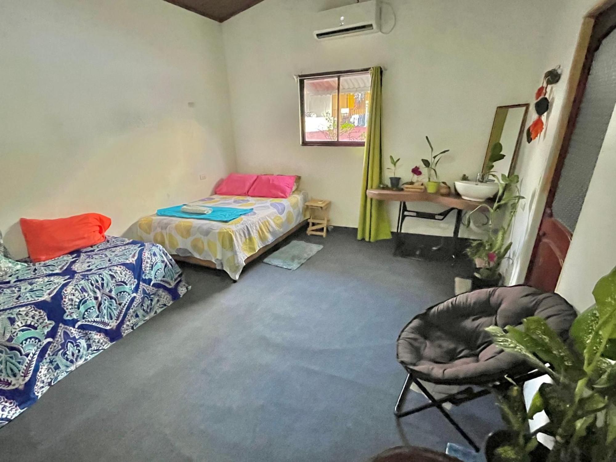 Cheap Hostel Quepos Buitenkant foto