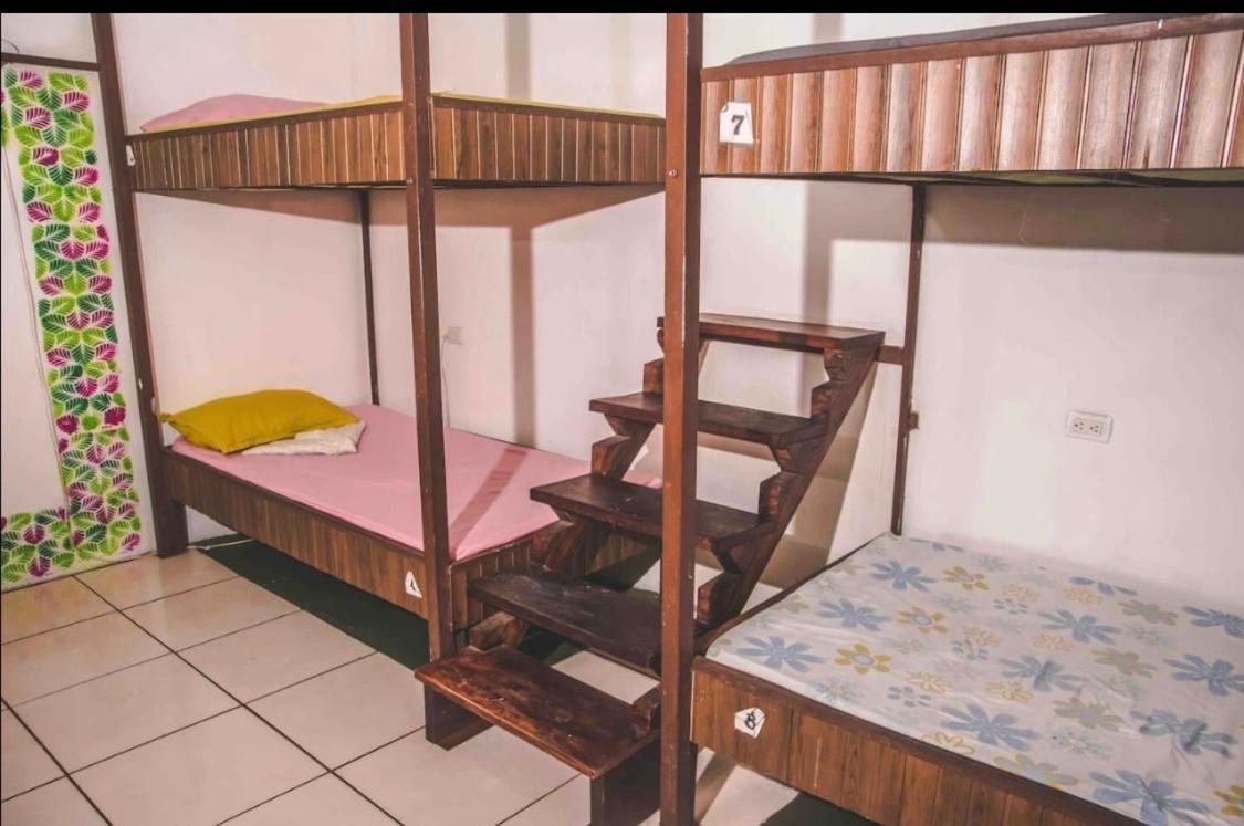 Cheap Hostel Quepos Buitenkant foto