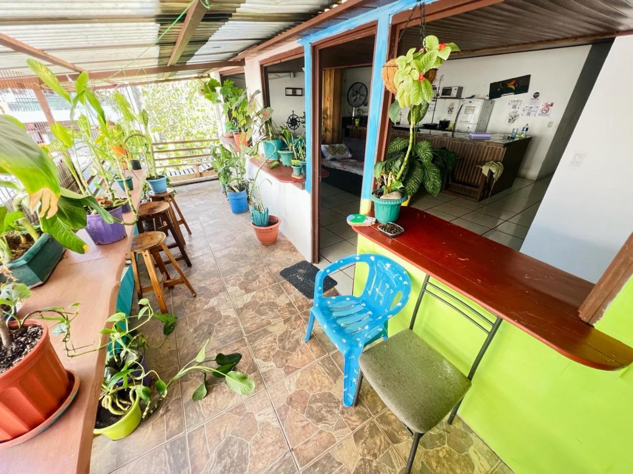 Cheap Hostel Quepos Buitenkant foto