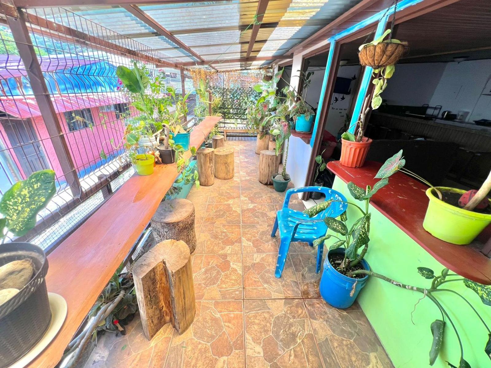 Cheap Hostel Quepos Buitenkant foto