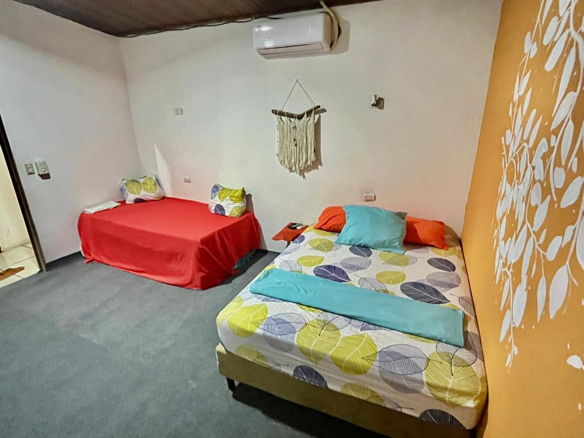 Cheap Hostel Quepos Buitenkant foto
