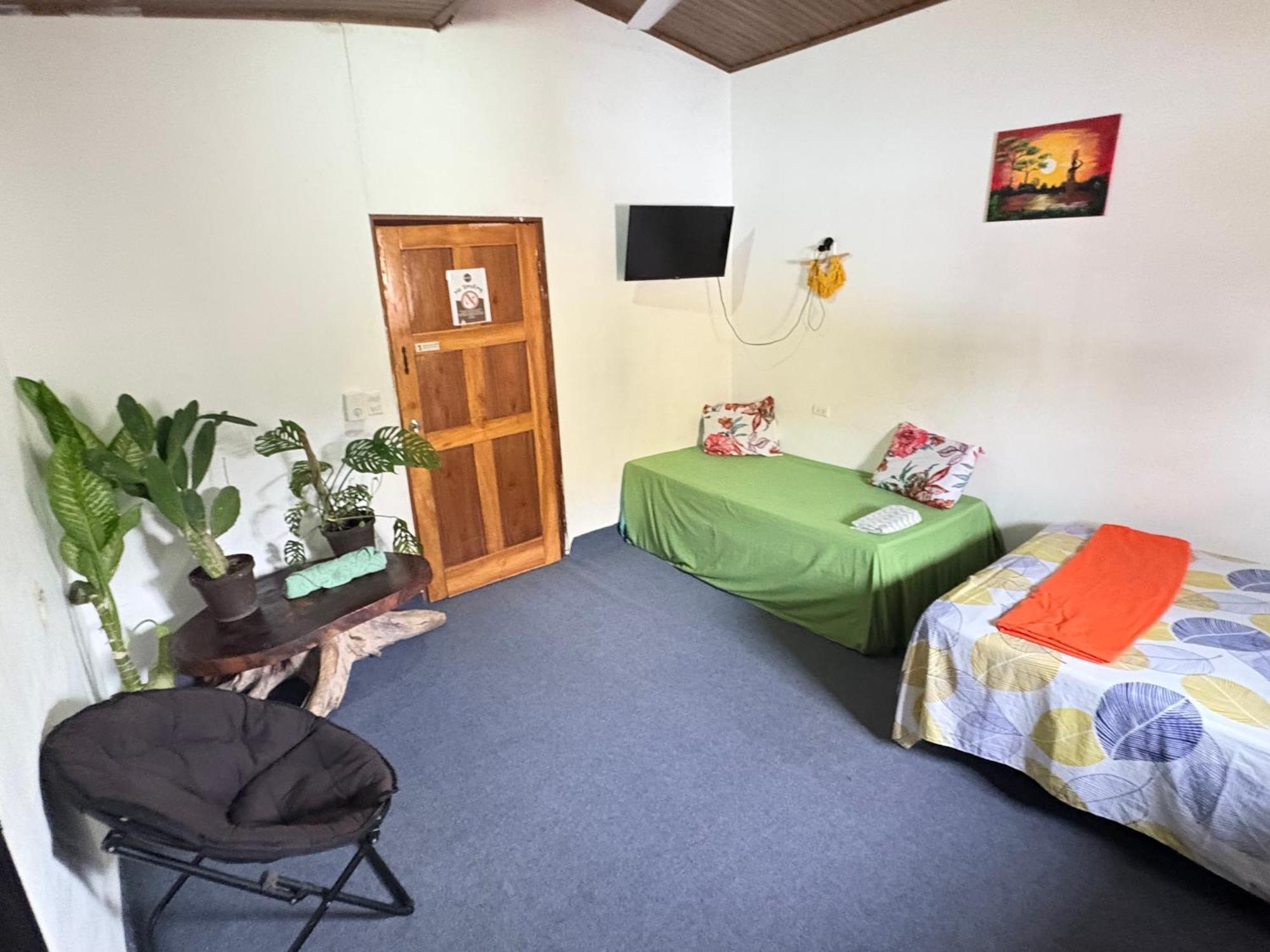 Cheap Hostel Quepos Buitenkant foto