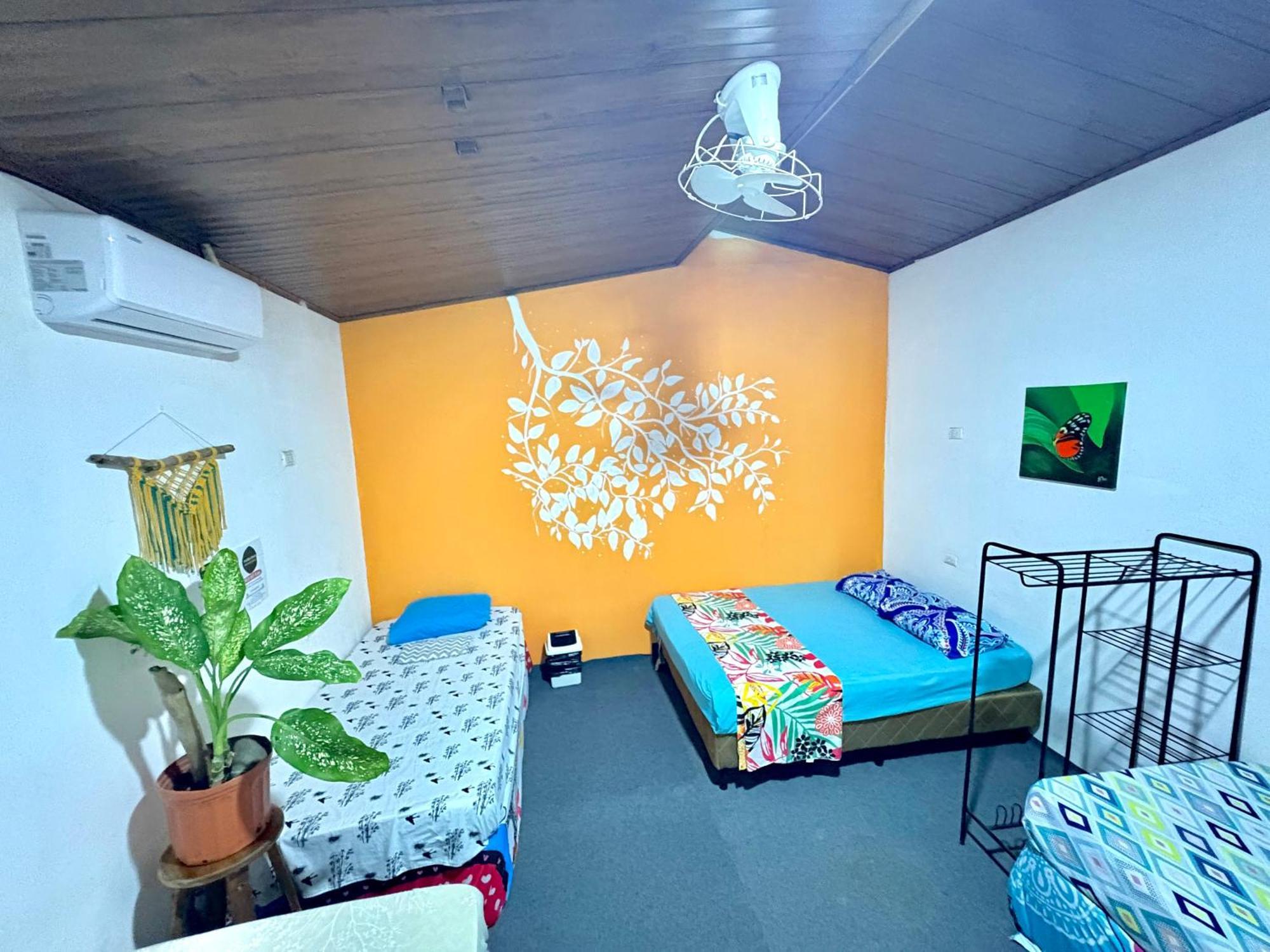 Cheap Hostel Quepos Buitenkant foto