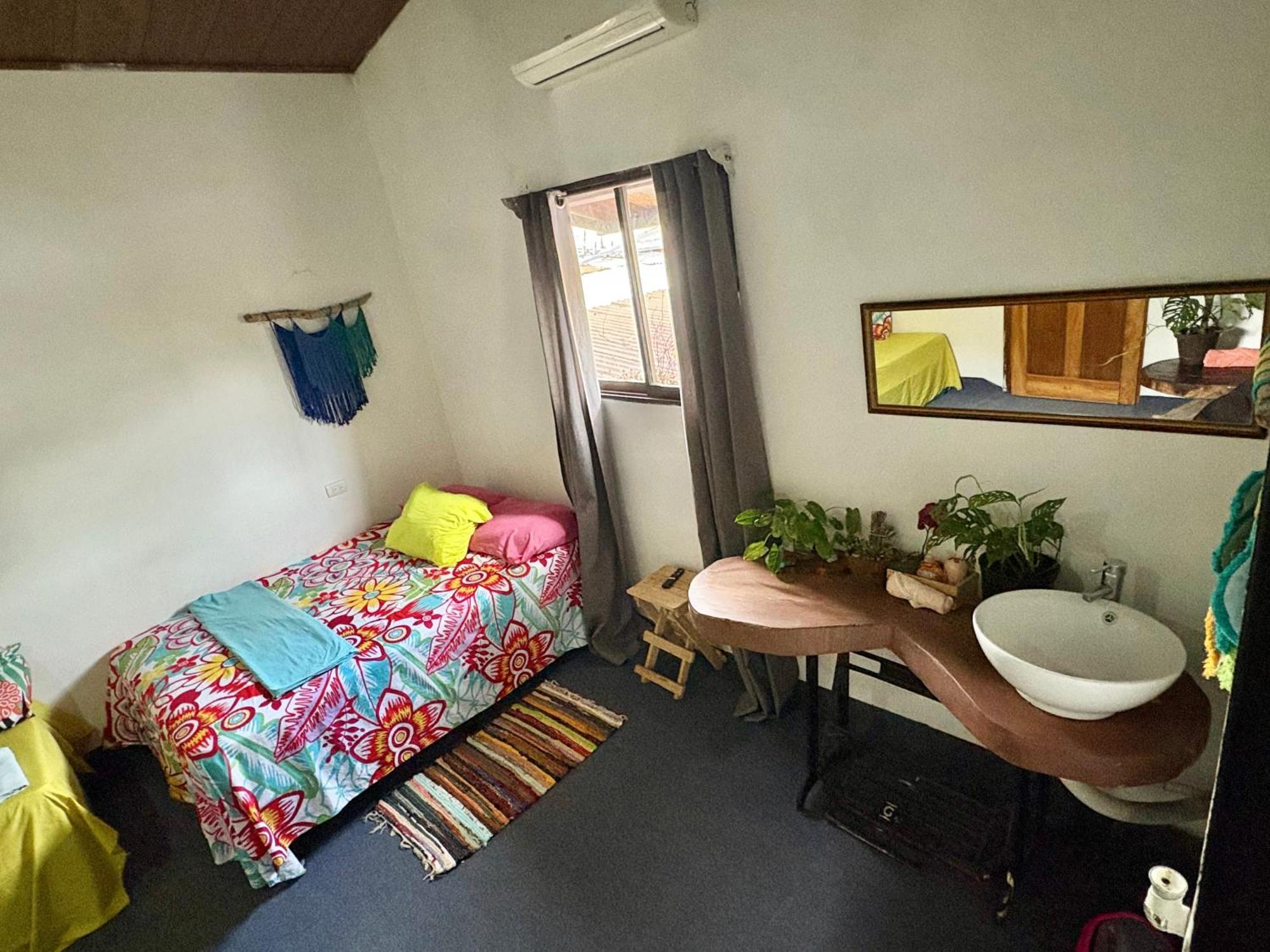 Cheap Hostel Quepos Buitenkant foto
