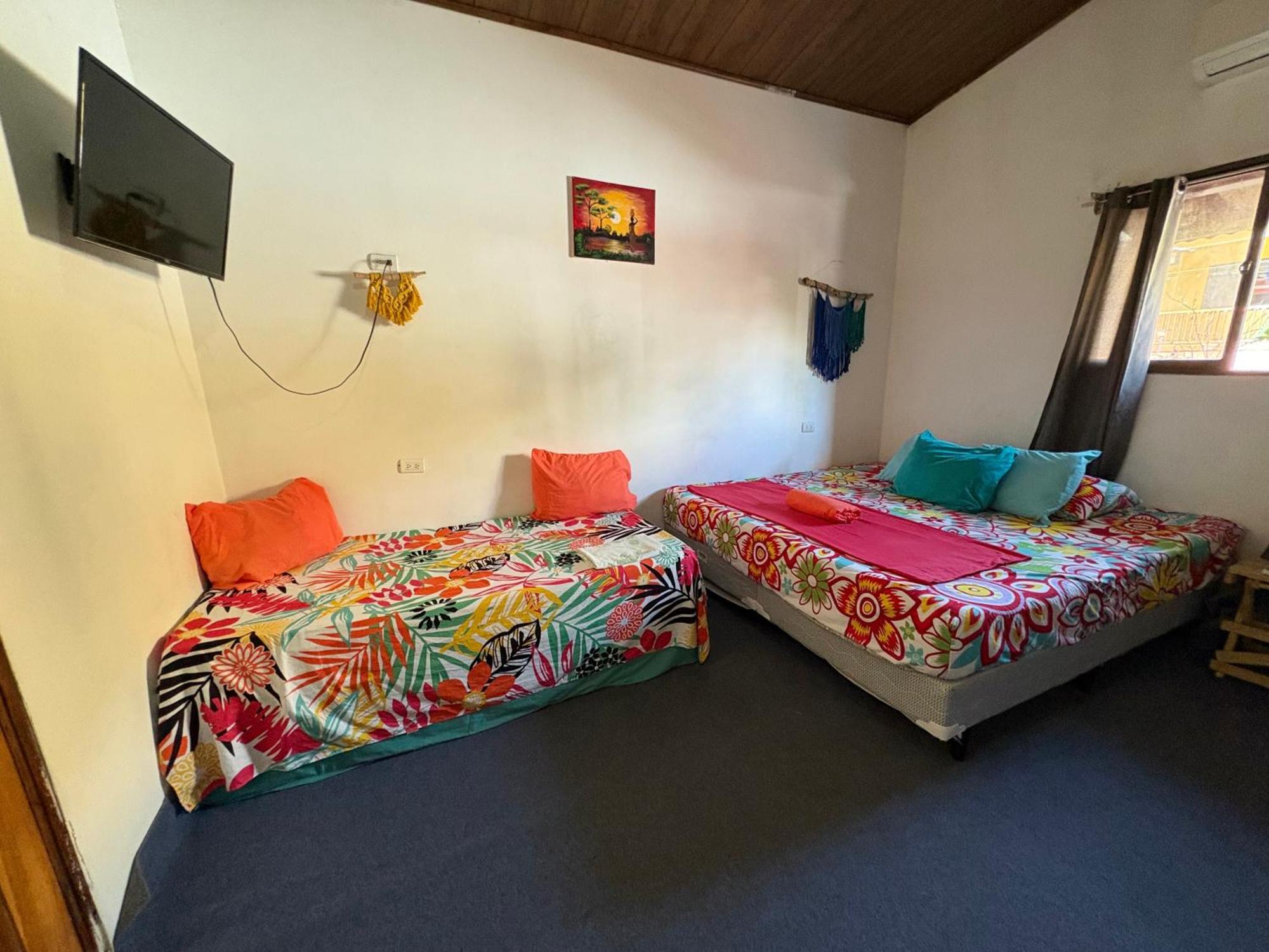 Cheap Hostel Quepos Buitenkant foto